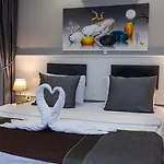 Aparthotel Apollo & 3*