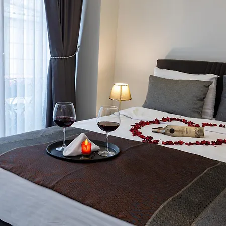 Апарт-отель Apollo & 3*